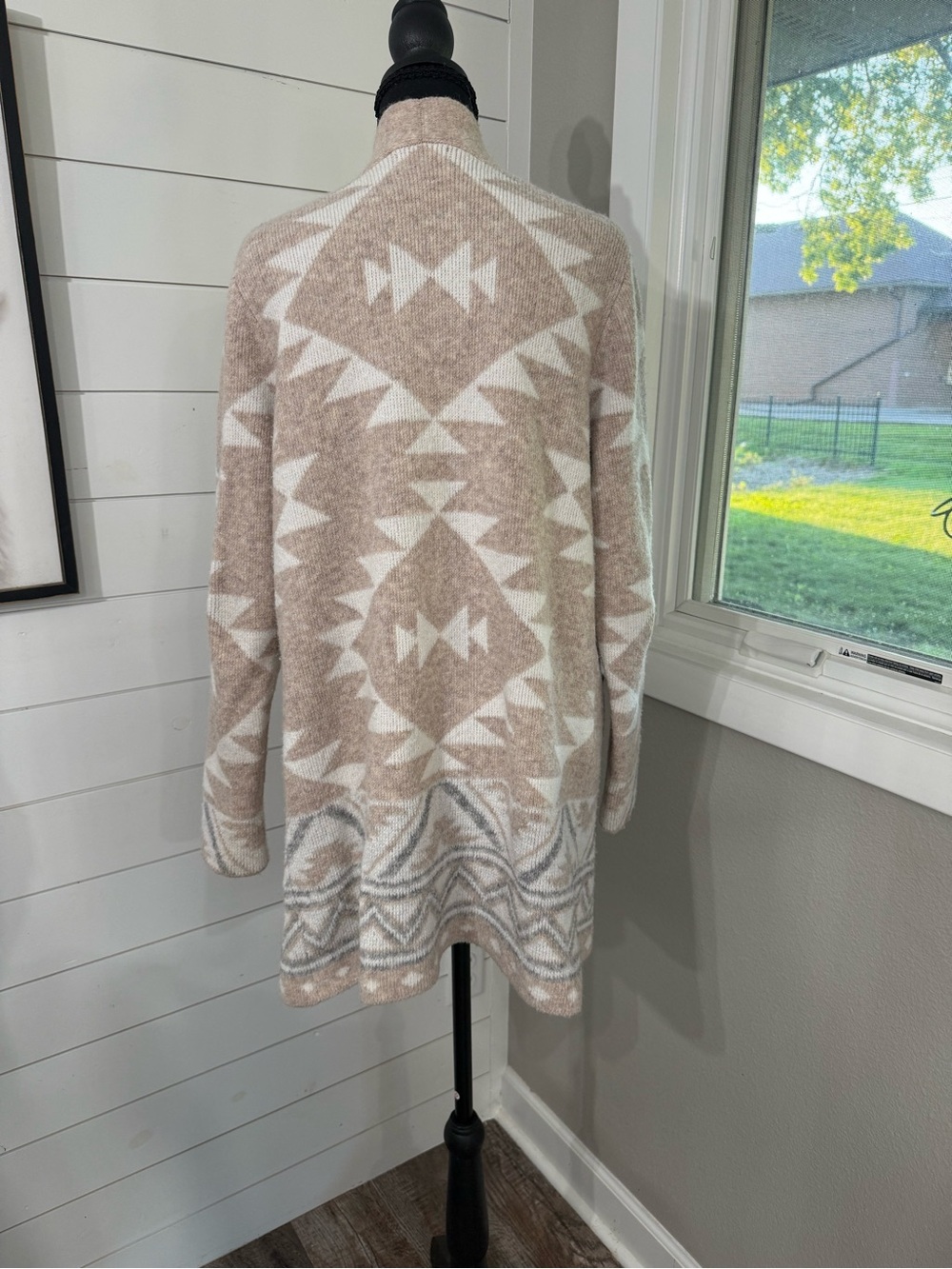 Frye Cozy Cardigan Sweater, Beige White Geometric Aztec Southwest Open Front M - Picture 3 of 5